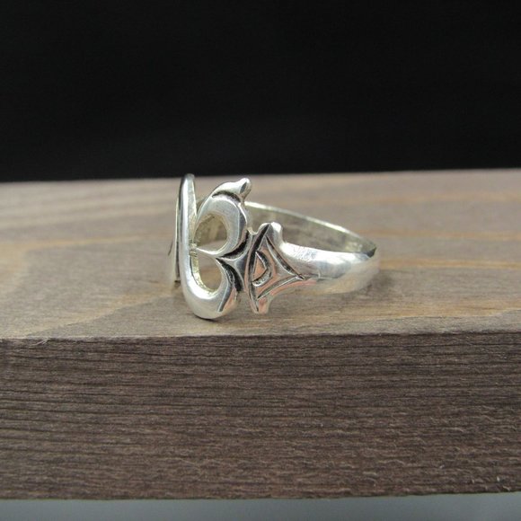 Size 7 Sterling Silver Odd Design Symbol Band Ring - Picture 2 of 7